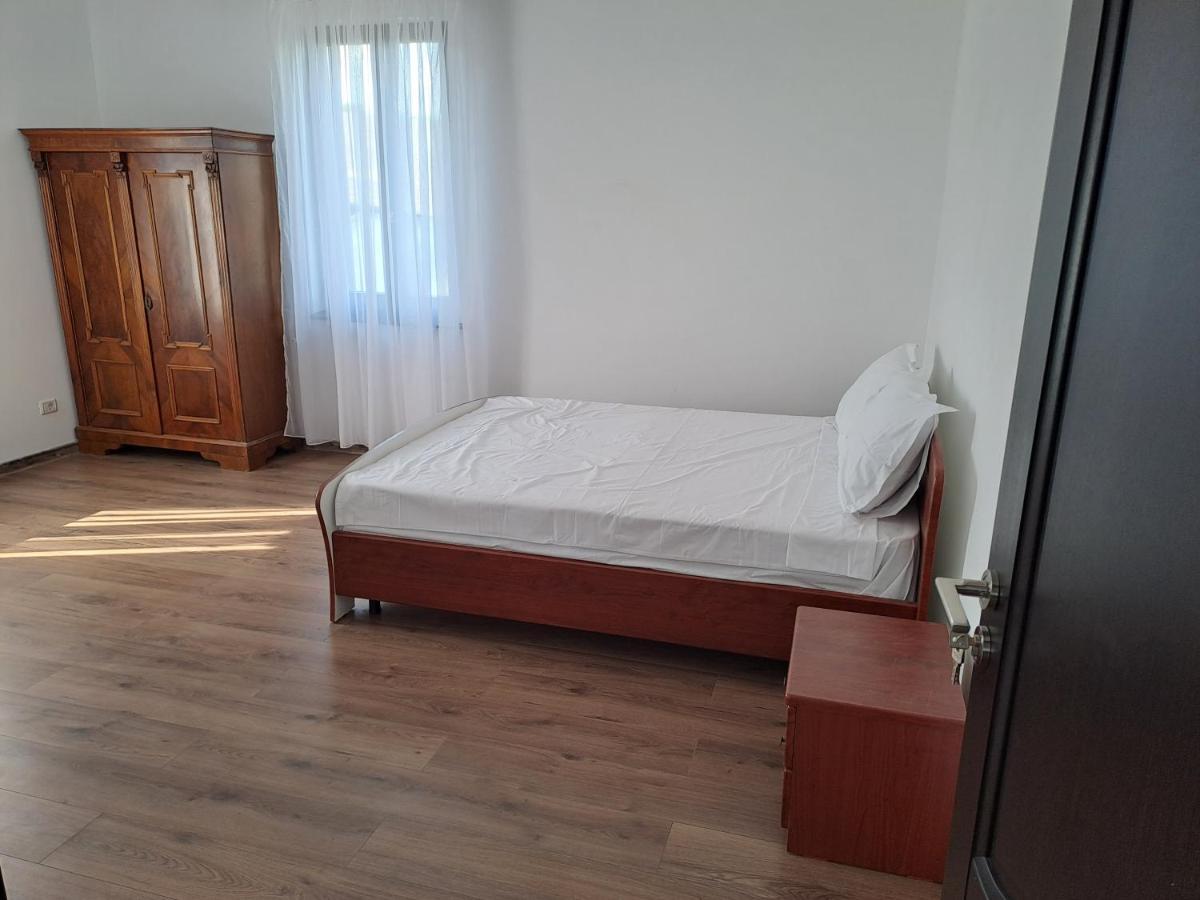 Pensiunea La Conac Bîrlad Buitenkant foto