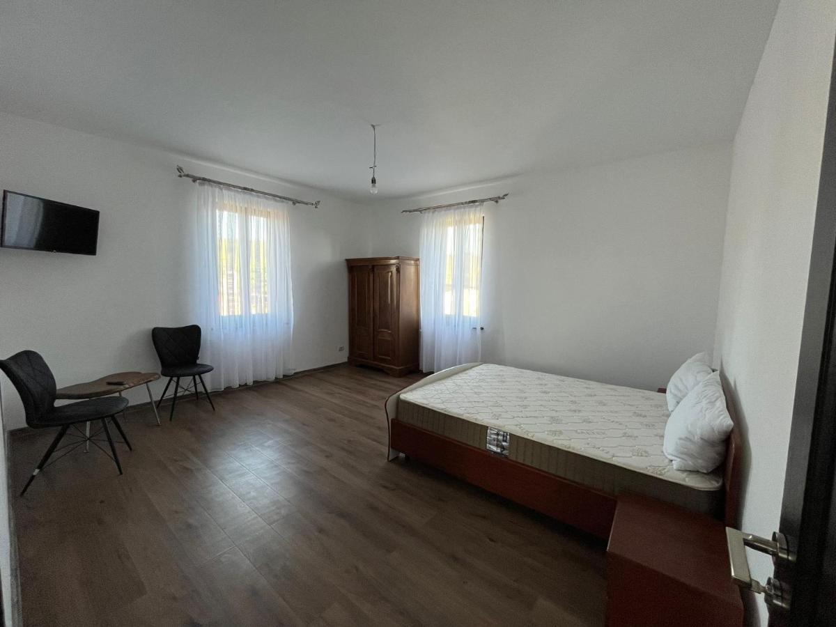 Pensiunea La Conac Bîrlad Buitenkant foto